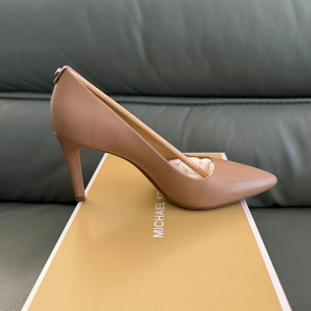 Michael Kors Dorothy Flex Pump Leather Dark Khaki Pointed Toe Heels US 5.5M
